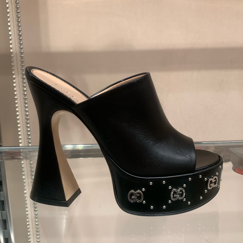 Gucci studded platform slide sandals size Janaya size 39/9